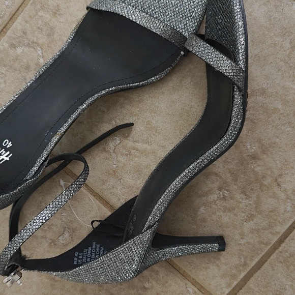 Never worn silver sandals - Picture 3 of 3